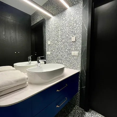 Teofila Magdzinskiego 5 *